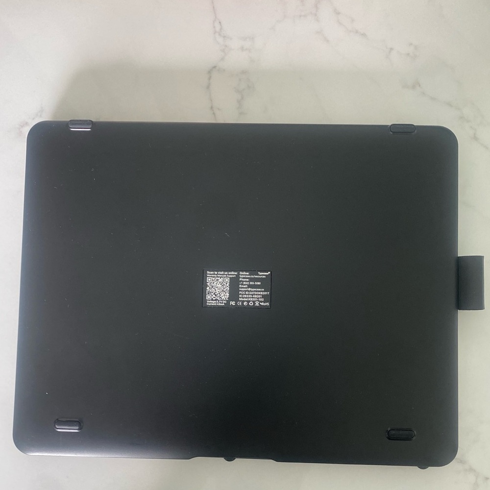 2017 iPad Pro 10.5 with QWERTY keyboard case. - Picture 5 of 13